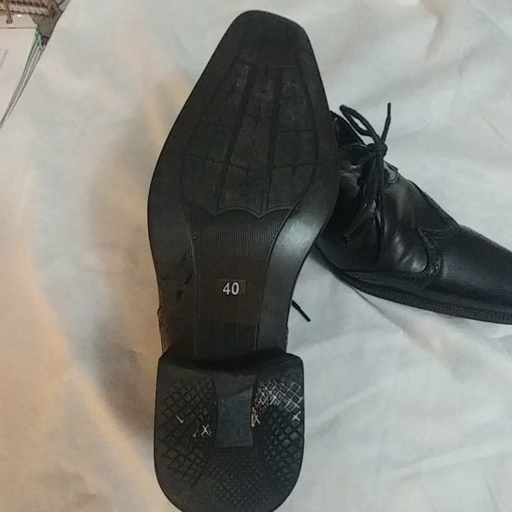 Shoes - Picture 2 of 3